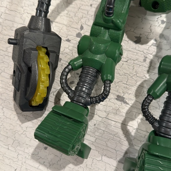 Doc Ock Marvel robot 10” tall 16” wide - Picture 4 of 5